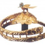 An eagle-shaped gold crown of the Warring States period.