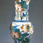 Qing-dynasty multicolored flower-and-bird zun (wine vassel) from Jingdezhen