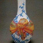 Multicolored blue-and-white vase from the Qing Dynasty, collected in Museum Guimet, France.