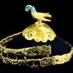 Eagle decorated golden crown top and golden crown belt of the Warring States Period.
